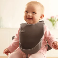 Bibetta Neopreen Slab UltraBib® Dinosaurus/ Warm Grijs, 2 Stuks -Lief En Klein bibetta neopreen slab ultrabib dinosaurus warm grijs 2 stuks a335459 2