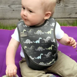 Bibetta Neopreen Slab UltraBib® Dinosaurus/ Warm Grijs, 2 Stuks -Lief En Klein bibetta neopreen slab ultrabib dinosaurus warm grijs 2 stuks a335459 4