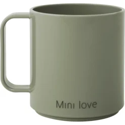 Design Letters Drinkbeker Mini Love Met Handvat In Forest Green 7 Design Letters Drinkbeker Mini Love Met Handvat In Forest Green -Lief En Klein design letters drinkbeker mini love met handvat in forest green a349196 2