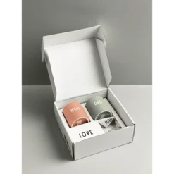 Design Letters FAMILIE Geschenkbox Porseleinen Bekers En Drinkglas Gemaakt Van Tritan Met Lasergravure, 3-delige Set -Lief En Klein design letters familie geschenkbox porseleinen bekers en drinkglas gemaakt van tritan met lasergravure 3 delige set a315364 4