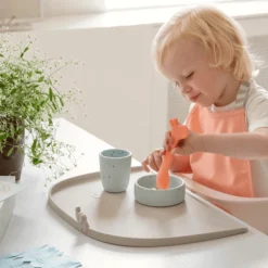 Done By Deer ™ Pull-over Bib Raffi Koraal -Lief En Klein done by deer pull over bib raffi koraal a411142 2