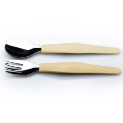 Everyday Baby Bestek Om Te Leren Eten, Roestvrij Staal Met Siliconen Handvat, 2-delig Zacht Yellow -Lief En Klein everyday baby bestek om te leren eten roestvrij staal met siliconen handvat 2 delig zacht yellow a344142 2