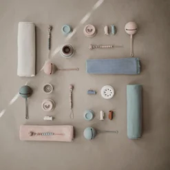 Mushie Dummy Houder, Powder Blauw -Lief En Klein mushie dummy houder powder blauw a399500 3