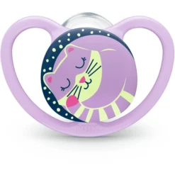 NUK Fopspenen Space Night Maat 3 Siliconen Kat/ Vuurvliegje, 4 Stuks -Lief En Klein nuk fopspenen space night maat 3 siliconen kat vuurvliegje 4 stuks a305702 2