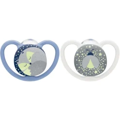 NUK Fopspenen Space Night Maat 3 Siliconen Vos/ Vuurvlieg, 4 Stuks -Lief En Klein nuk fopspenen space night maat 3 siliconen vos vuurvlieg 4 stuks a305701 1