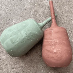 Nuuroo Drinkbeker Met Rietje Adita 230ml, Light Green Mix -Lief En Klein nuuroo drinkbeker met rietje adita 230ml light green mix a362972 2