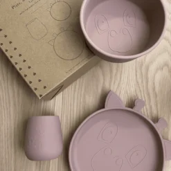 Nuuroo Judi Giraffe 3 Delig Servies, Houtrose -Lief En Klein nuuroo judi giraffe 3 delig servies houtrose a363839 2