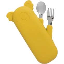 The Cotton Cloud Bestekset Met Etui Zoe De Koala Mosterd -Lief En Klein the cotton cloud bestekset met etui zoe de koala mosterd a410102 2