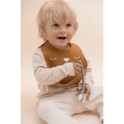 The Cotton Cloud Siliconen Slabbetje Lili De Beer, Kaneel/mosterd -Lief En Klein the cotton cloud siliconen slabbetje lili de beer kaneel mosterd a397827 2